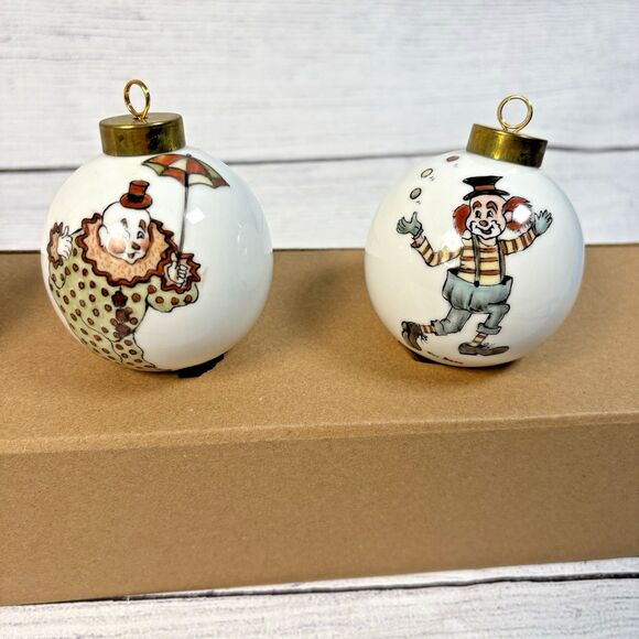 Vintage '83 Hand Painted Circus Clown Ceramic Christmas Ornaments Lot 4 Signed - Picture 3 of 7